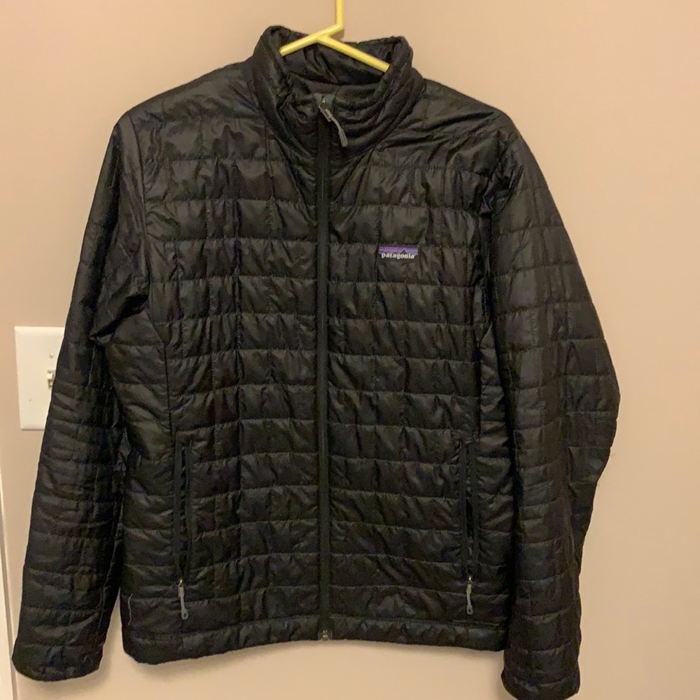 Patagonia men black puffer jacket, size medium
